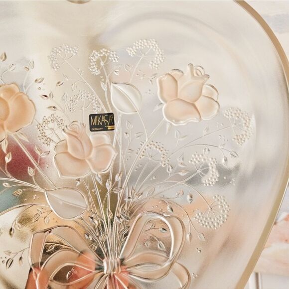 New VTG Mikasa Crystal Sweatheart Roses Embossed Serving Tray. - Picture 2 of 15